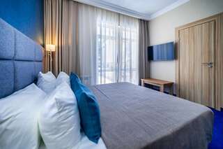 Отель Blue Marlin Hotel Геленджик Двухместный номер комфорт с видом на бассейн -2