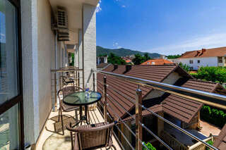 Отель Blue Marlin Hotel Геленджик Семейный двухкомнатный номер с балконом-6