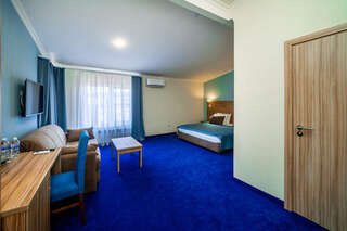 Отель Blue Marlin Hotel Геленджик Семейный однокомнатный номер мансарда-6