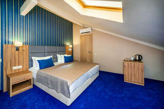 Отель Blue Marlin Hotel Геленджик Двухкомнатный семейный номер мансарда-4
