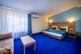 Отель Blue Marlin Hotel Геленджик Семейный однокомнатный номер мансарда-2