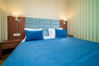 Отель Blue Marlin Hotel Геленджик Семейный двухкомнатный номер с балконом-5