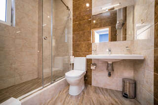Отель Blue Marlin Hotel Геленджик Семейный двухкомнатный номер с балконом-8