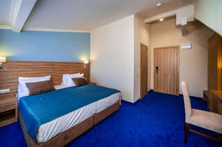 Отель Blue Marlin Hotel Геленджик Двухкомнатный семейный номер мансарда-7
