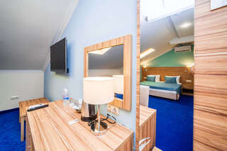 Отель Blue Marlin Hotel Геленджик Двухкомнатный семейный номер мансарда-5
