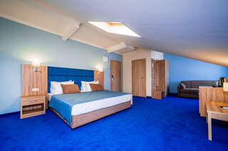Отель Blue Marlin Hotel Геленджик Семейный однокомнатный номер мансарда-5