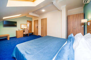 Отель Blue Marlin Hotel Геленджик Двухкомнатный семейный номер мансарда-6