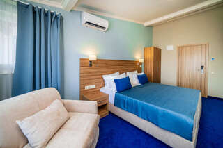 Отель Blue Marlin Hotel Геленджик Двухкомнатный семейный номер мансарда-8