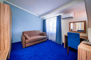 Отель Blue Marlin Hotel Геленджик Семейный однокомнатный номер мансарда-10