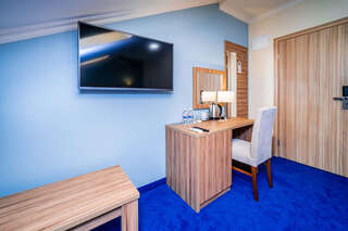Отель Blue Marlin Hotel Геленджик Семейный однокомнатный номер мансарда-1