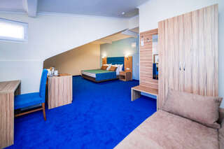 Отель Blue Marlin Hotel Геленджик Семейный однокомнатный номер мансарда-4