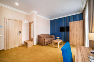 Отель Blue Marlin Hotel Геленджик Семейный однокомнатный номер с балконом-4